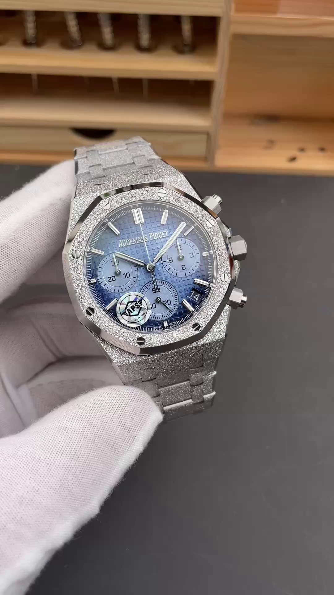 AP Replica Royal Oak Chronograph 26240BC.GG.1324BC.02 Blue Dial - QualitySwissReplica