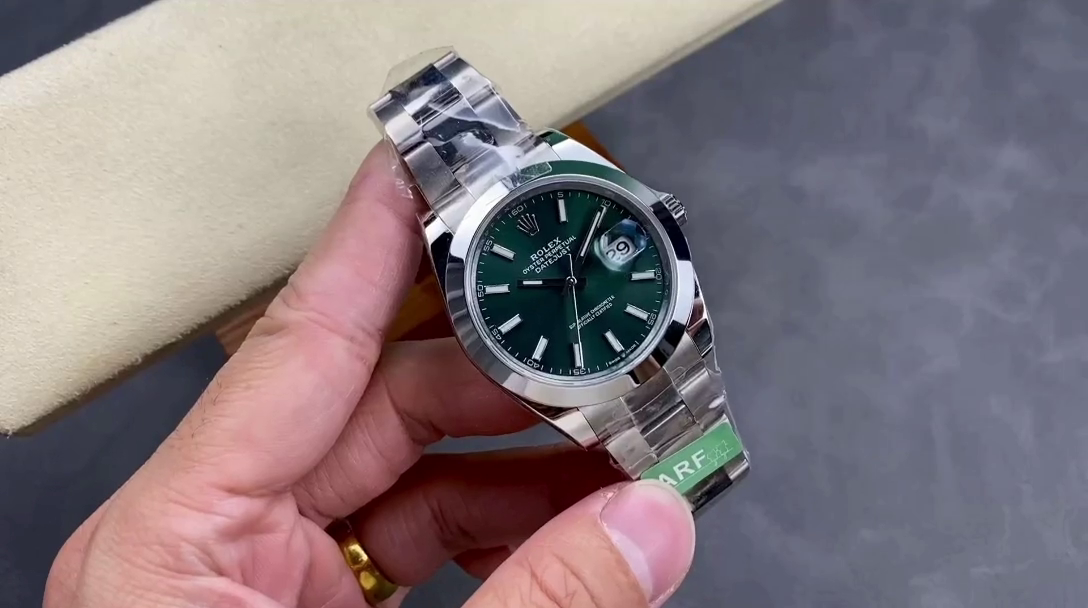 Rolex Datejust 41 Green Stick Dial Oyster m126300 0019 Men's Watch - QualitySwissReplica
