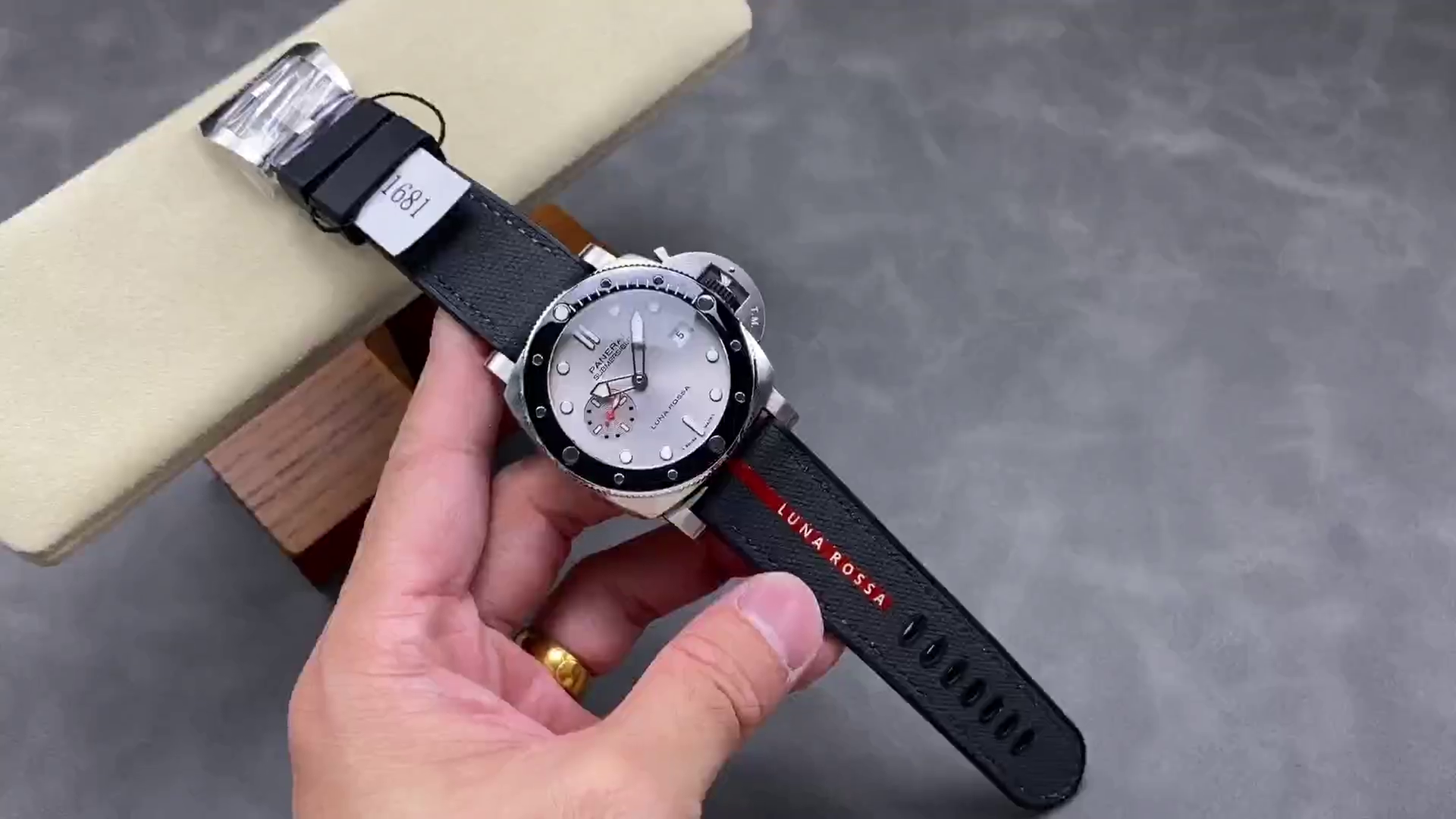 Replica Panerai PAM01681 Submersible Luna Rossa 44mm 37th America's Cup - QualitySwissReplica