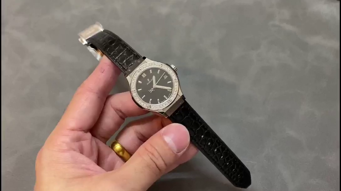 Hublot Classic Fusion 581.NX.1171.LR.1104 33mm Lady Watch - QualitySwissReplica