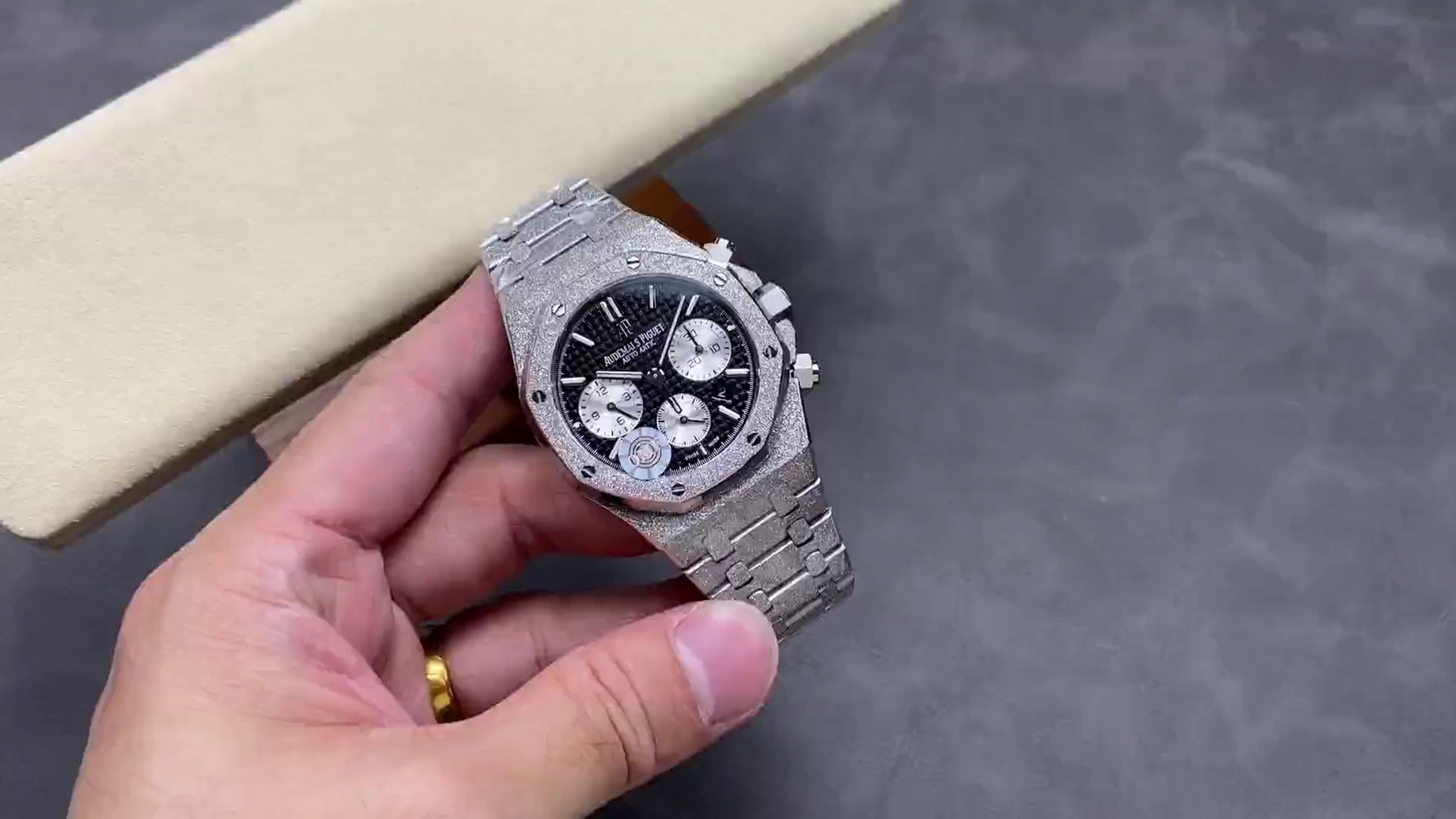 AP Royal Oak Black Dial 26239BC.GG.1224BC.02 1:1 Clone Men's Watch - QualitySwissReplica