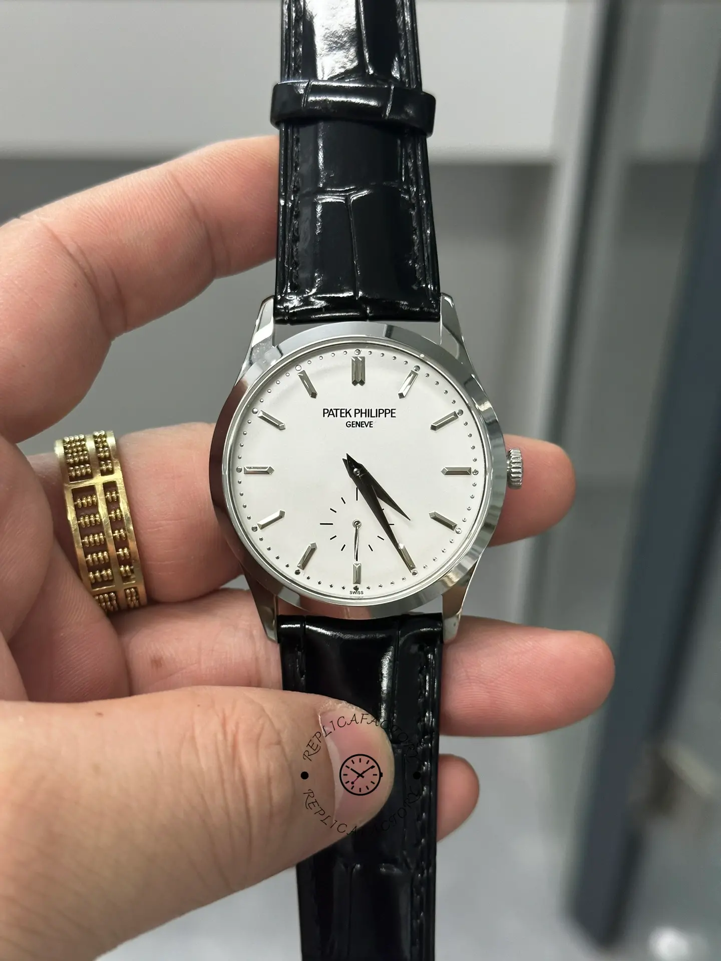 Patek Philippe Calatrava Silver Dial 18 kt White Gold 5196G 001 - QualitySwissReplica