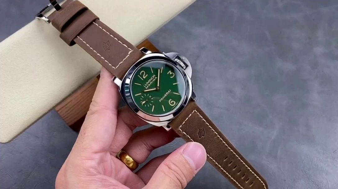 Panerai PAM00911 Luminor Marina 8 Days 44 1:1 Clone Green Dial Crown Guard - QualitySwissReplica