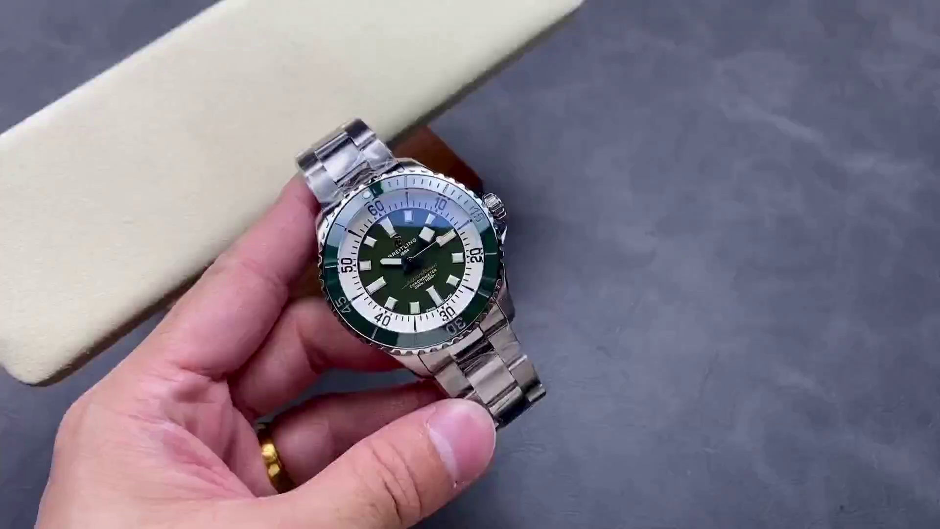 Breitling Superocean Automatic 44 Replica A17376A31L1A1 Stylish Men's Green Watch - QualitySwissReplica