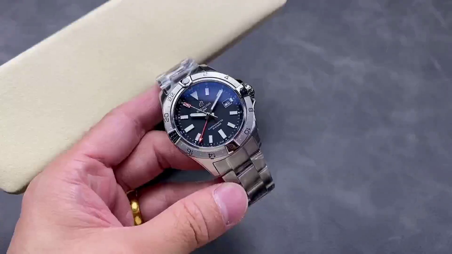 Breitling Avenger GMT 44MM Red Pointer A32320101B1A1 Replica - QualitySwissReplica