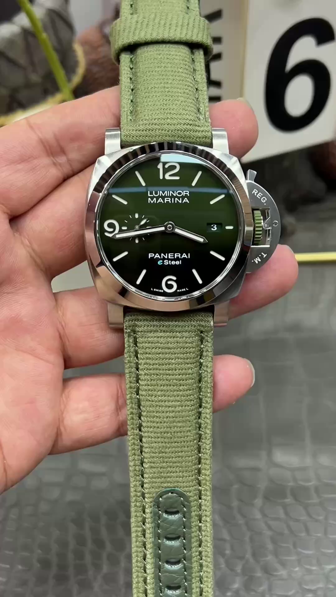 Replica Panerai Luminor Marina eSteel Verde Smeraldo PAM01356 44MM Green Dial - QualitySwissReplica