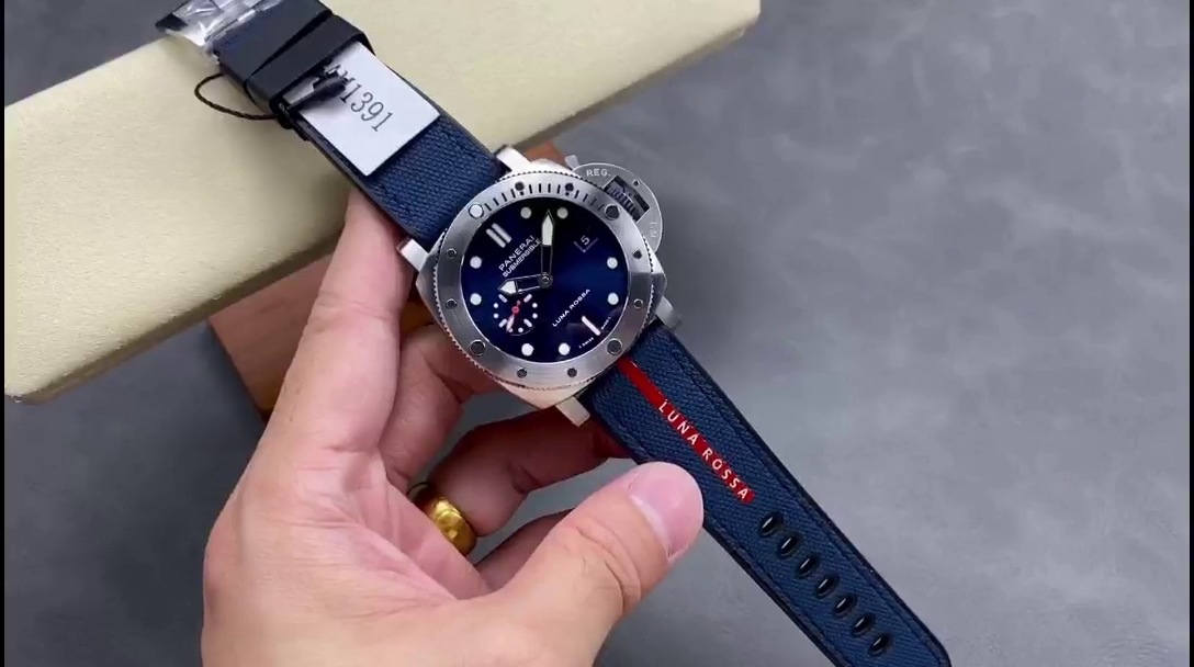 Panerai PAM01391 Submersible QuarantaQuattro Luna Rossa Replica 44MM Men's Watch - QualitySwissReplica
