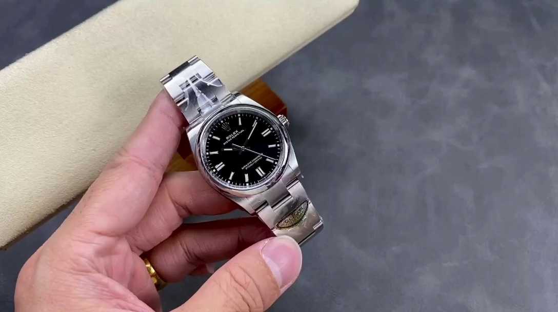 Rolex Oyster Perpetual 36 Oystersteel 126000 0002 - QualitySwissReplica