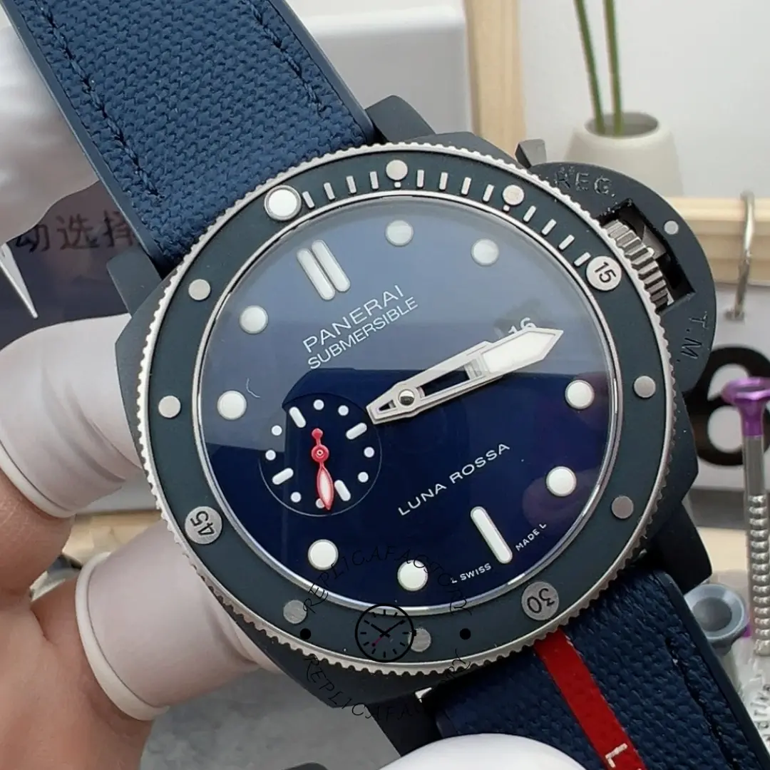 Panerai PAM01466 Replica Luminor Submersible Luna Rossa Ti-Ceramitech Blue Dial - QualitySwissReplica
