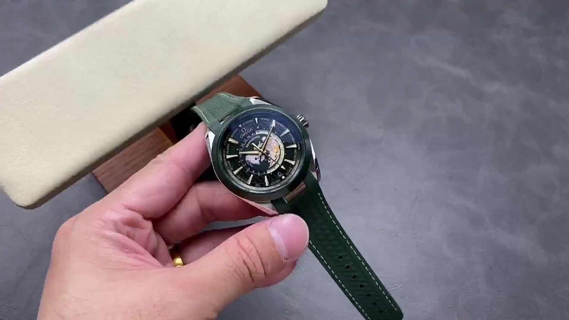 Omega Seamaster Aqua Terra 150m 220.32.43.22.10.001 Replica GMT Worldtimer - QualitySwissReplica