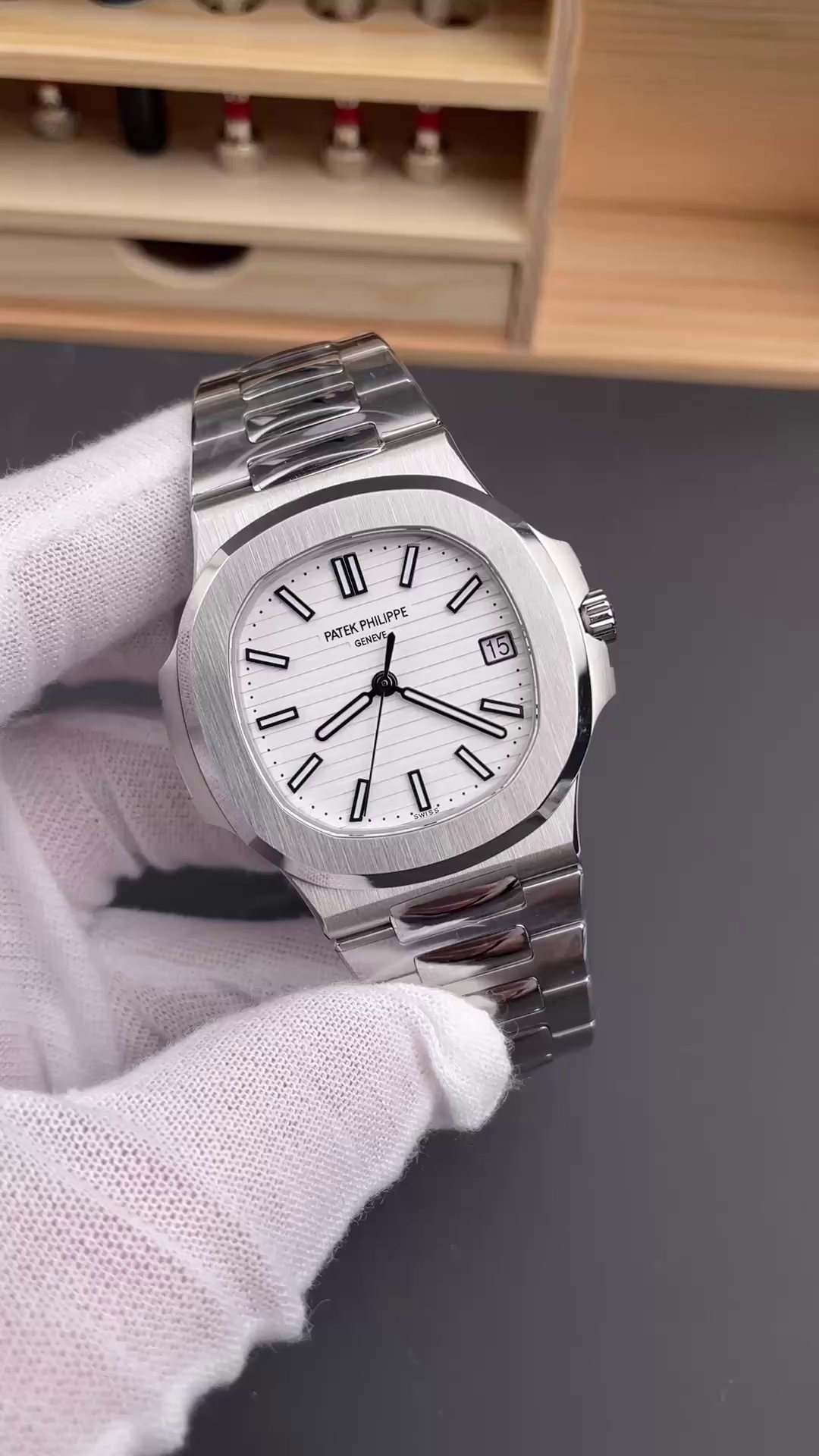 Replica Patek Philippe Nautilus 5711 1A 011 White Dial 40mm Mens Watch - QualitySwissReplica