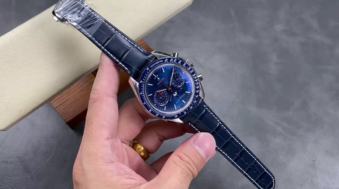 Omega Speedmaster Moonphase Blue Dial 304.33.44.52.03.001 44.25mm 1:1 Clone Watch - QualitySwissReplica
