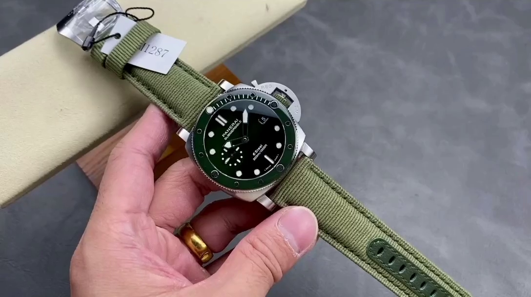 Panerai Submersible QuarantaQuattro 44MM Replica PAM01287 Green eSteel Diver 300m - QualitySwissReplica