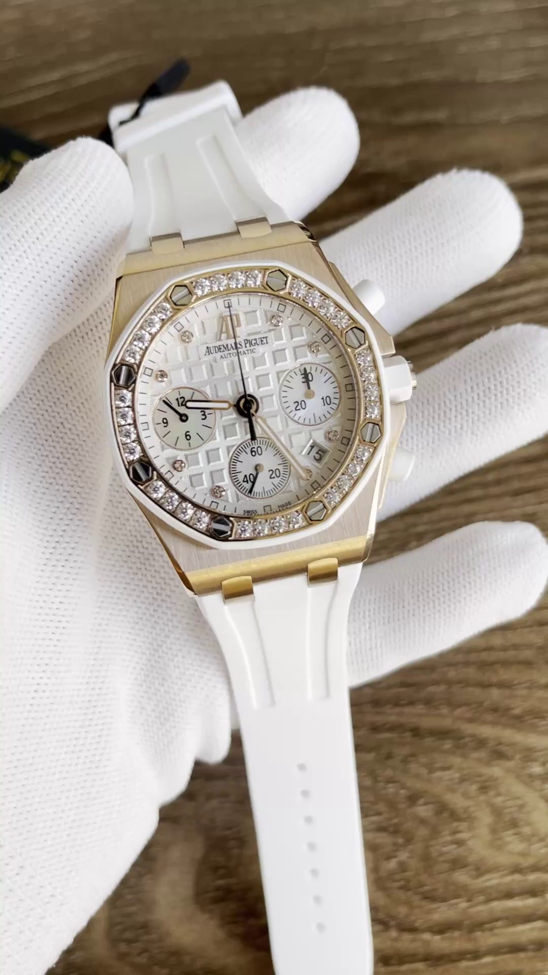 AP Royal Oak Offshore Chronograph 37 Diamond-Set 26048OK.ZZ.D010CA.01 Replica Unisex - QualitySwissReplica