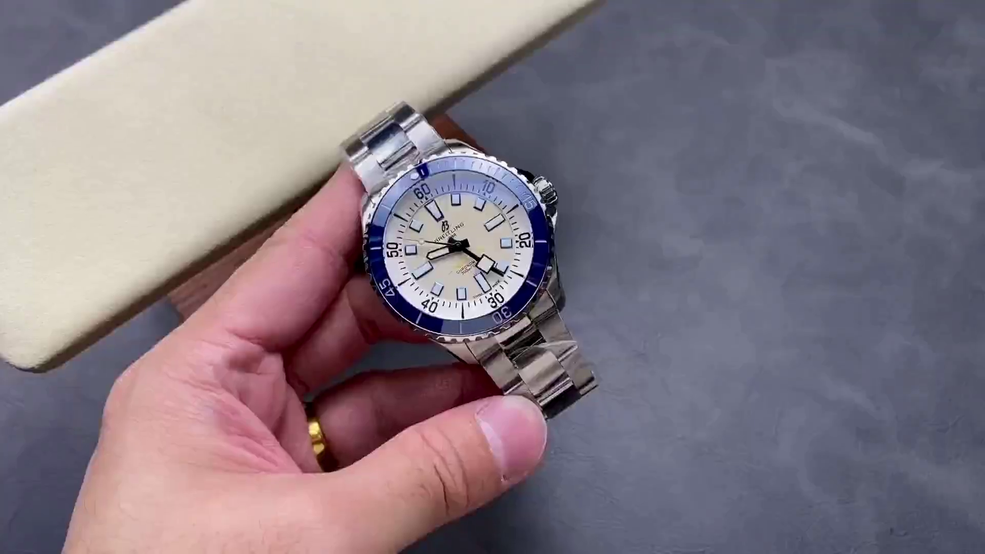 Breitling Superocean Automatic 42 1:1 Clone A17375E71G1A1 Steel Bracelet Men's Watch - QualitySwissReplica