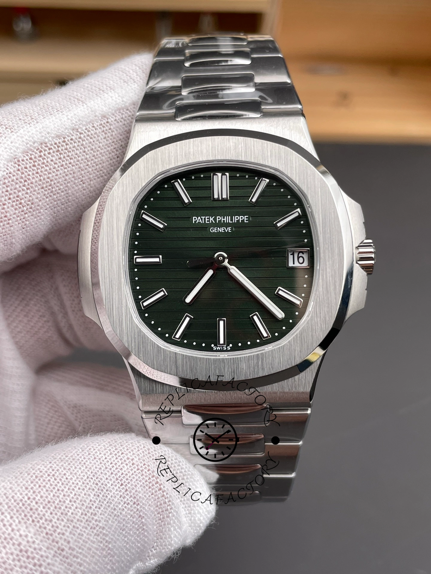 Replica Patek Philippe Nautilus 5711 1A Green Dial 40mm Mens Watch - QualitySwissReplica
