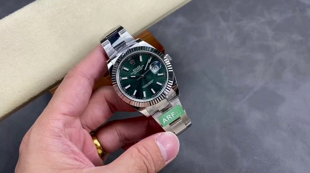 Rolex Datejust 41mm Fluted Bezel Green Dial m126334 0027 Mens Replica Watch - QualitySwissReplica