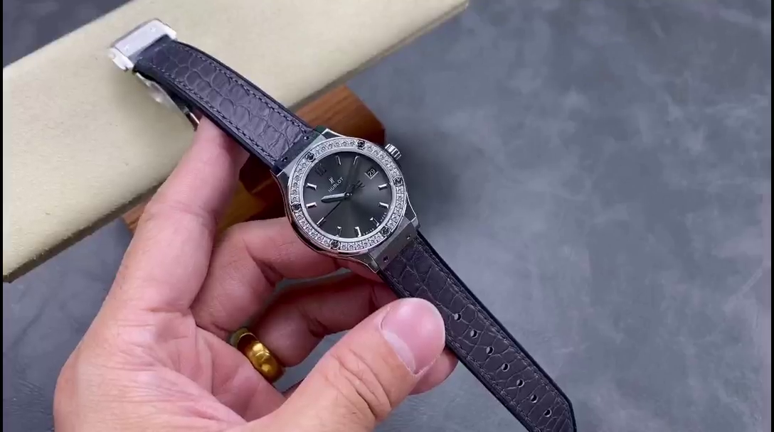 Hublot Classic Fusion 581.NX.7071.LR.1104 33mm Grey Lady Replica Watch - QualitySwissReplica