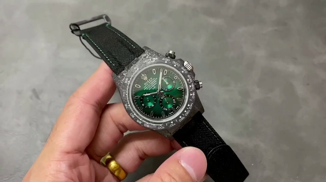 Rolex Cosmograph Daytona DIW Carbon Fiber Green Dial 40mm Men's Watch - QualitySwissReplica