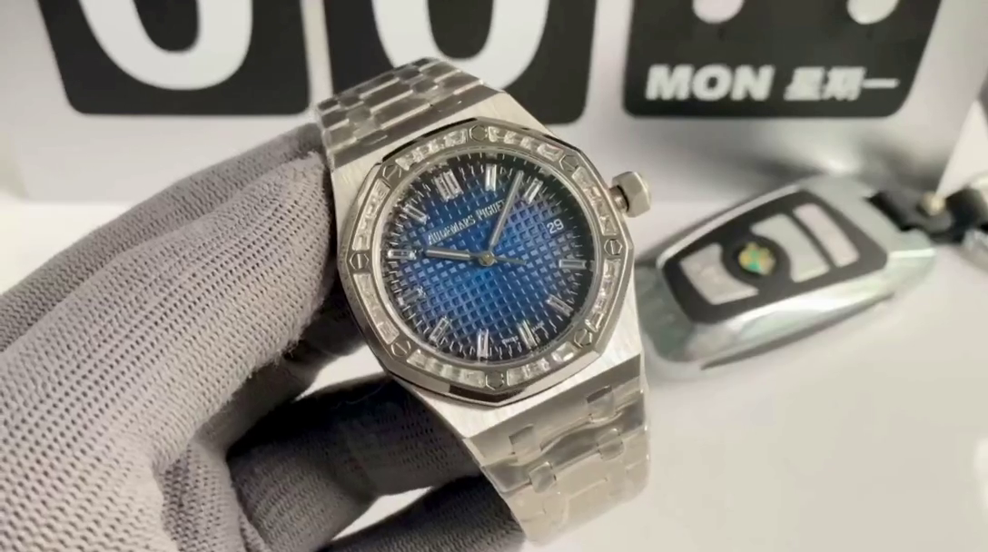 AP 15551BC.ZZ.1356BC.01 Royal Oak 37 Baguette Diamond-Set 1:1 Clone Smoked Blue - QualitySwissReplica