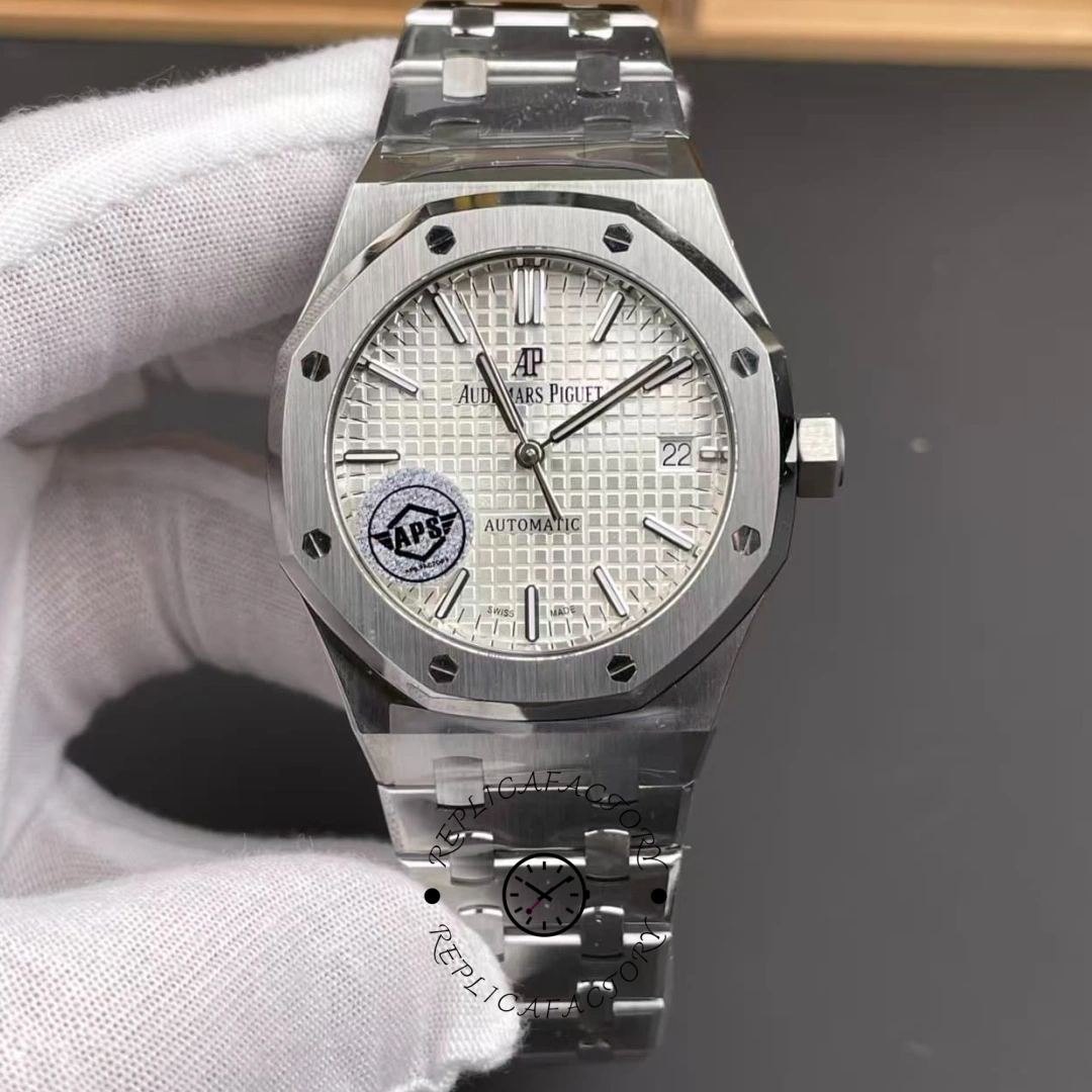 AP Royal Oak Date Watch 15450ST.OO.1256ST.01 Replica Silver Dial - QualitySwissReplica
