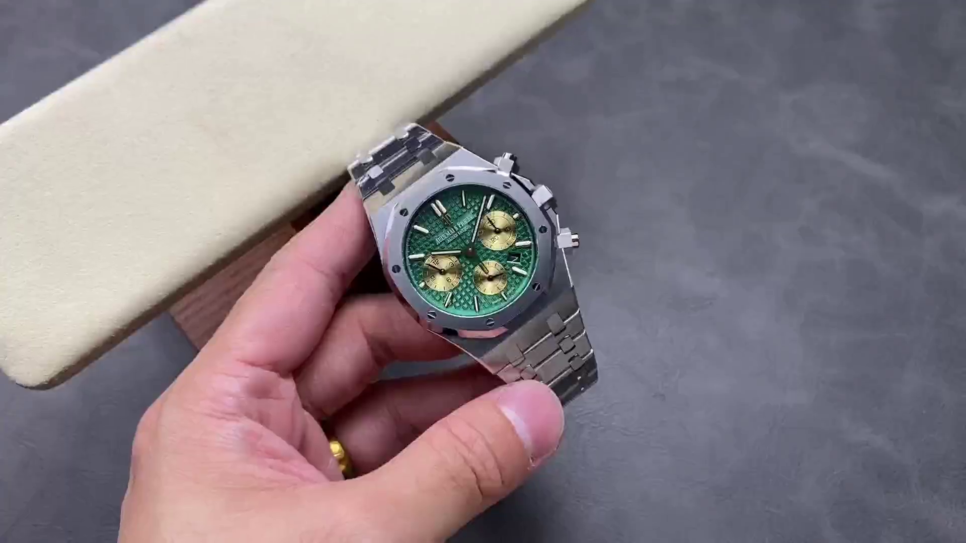 AP Royal Oak The Hour Glass 26332PT.OO.1220PT.02 Replica 41 Platinum - QualitySwissReplica