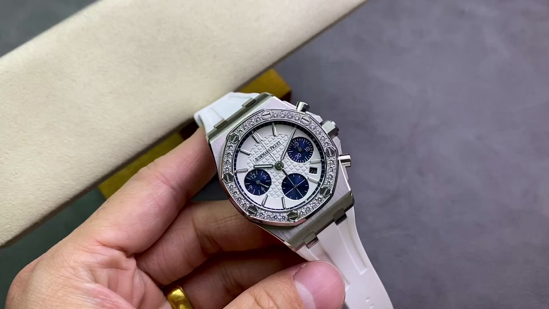 AP 26231ST.ZZ.D010CA.01 Replica Royal Oak Offshore Chronograph 37 Rubber Strap - QualitySwissReplica