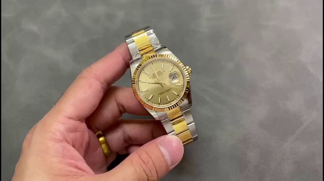 Rolex Datejust 126233 Champagne Index Dial 36MM Unisex Replica Watch - QualitySwissReplica