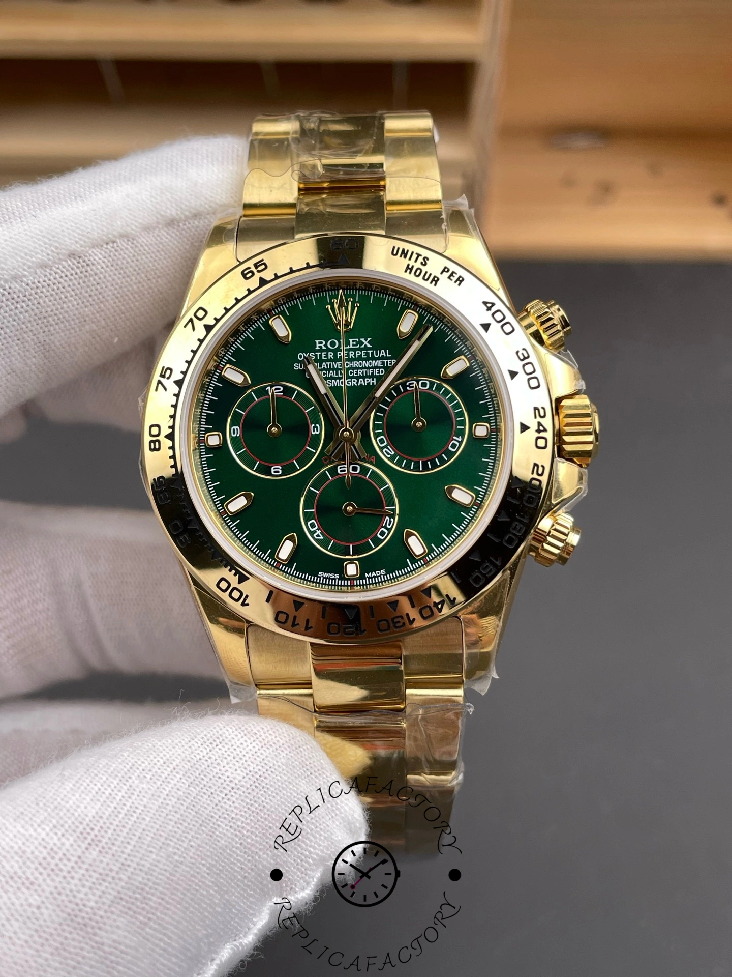 Rolex Daytona 116508 Yellow Gold Green Index Dial 40MM Mens Replica Watch - QualitySwissReplica
