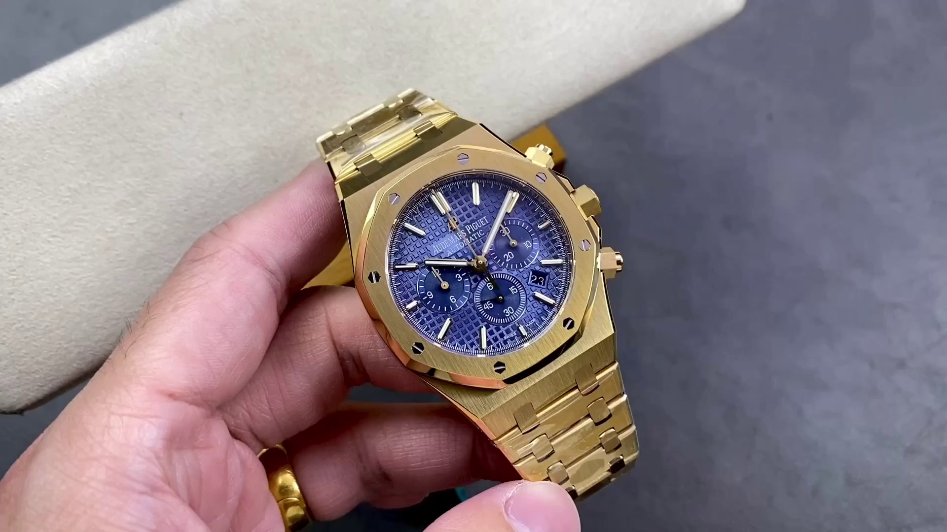 AP Royal Oak 26320BA.OO.1220BA.02 Chronograph Yellow Gold 1:1 Clone Blue Dial - QualitySwissReplica