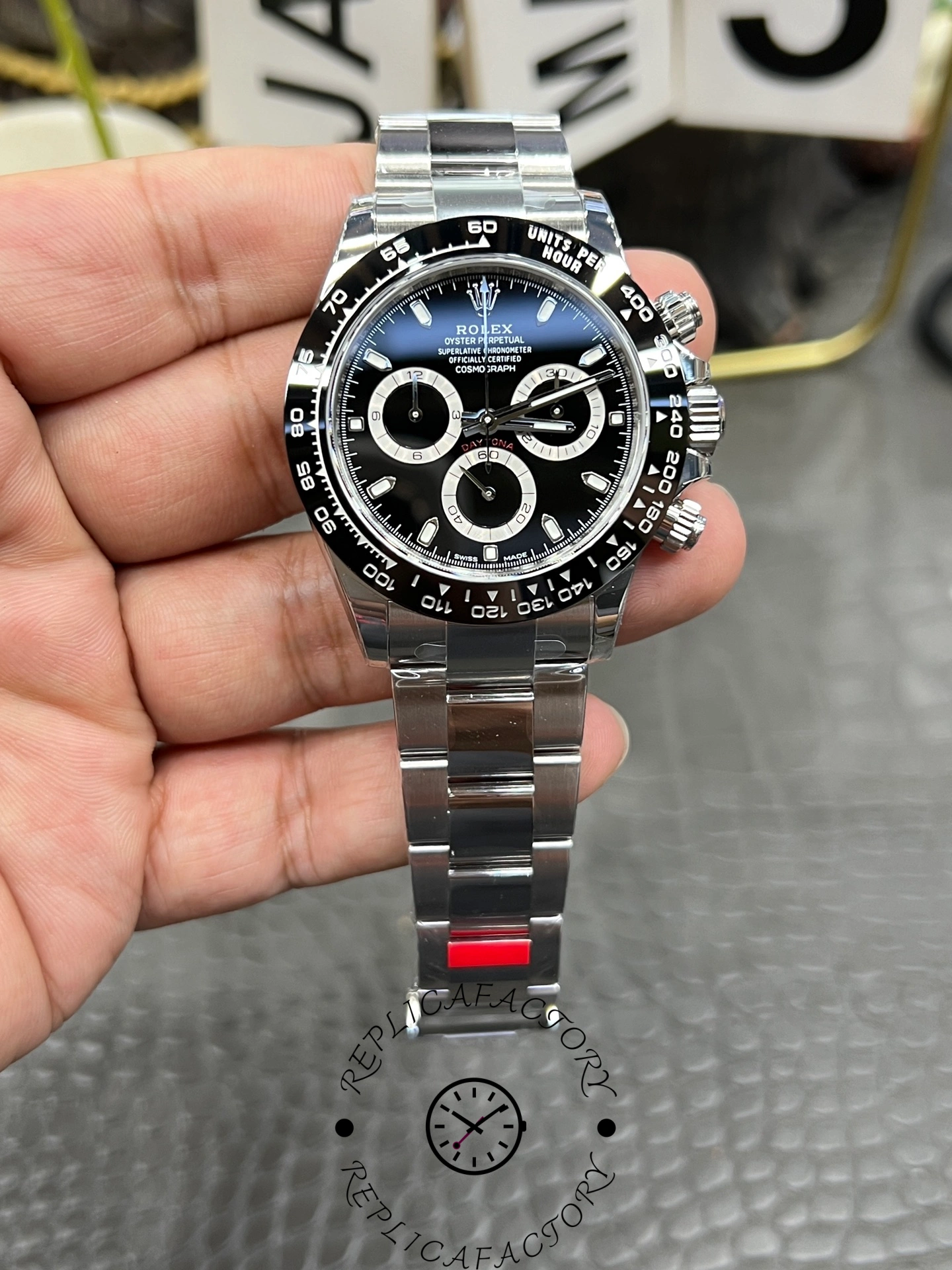 Rolex Daytona 116520 Stainless Steel Case Black Dial 40MM Mens Replica Watch - QualitySwissReplica