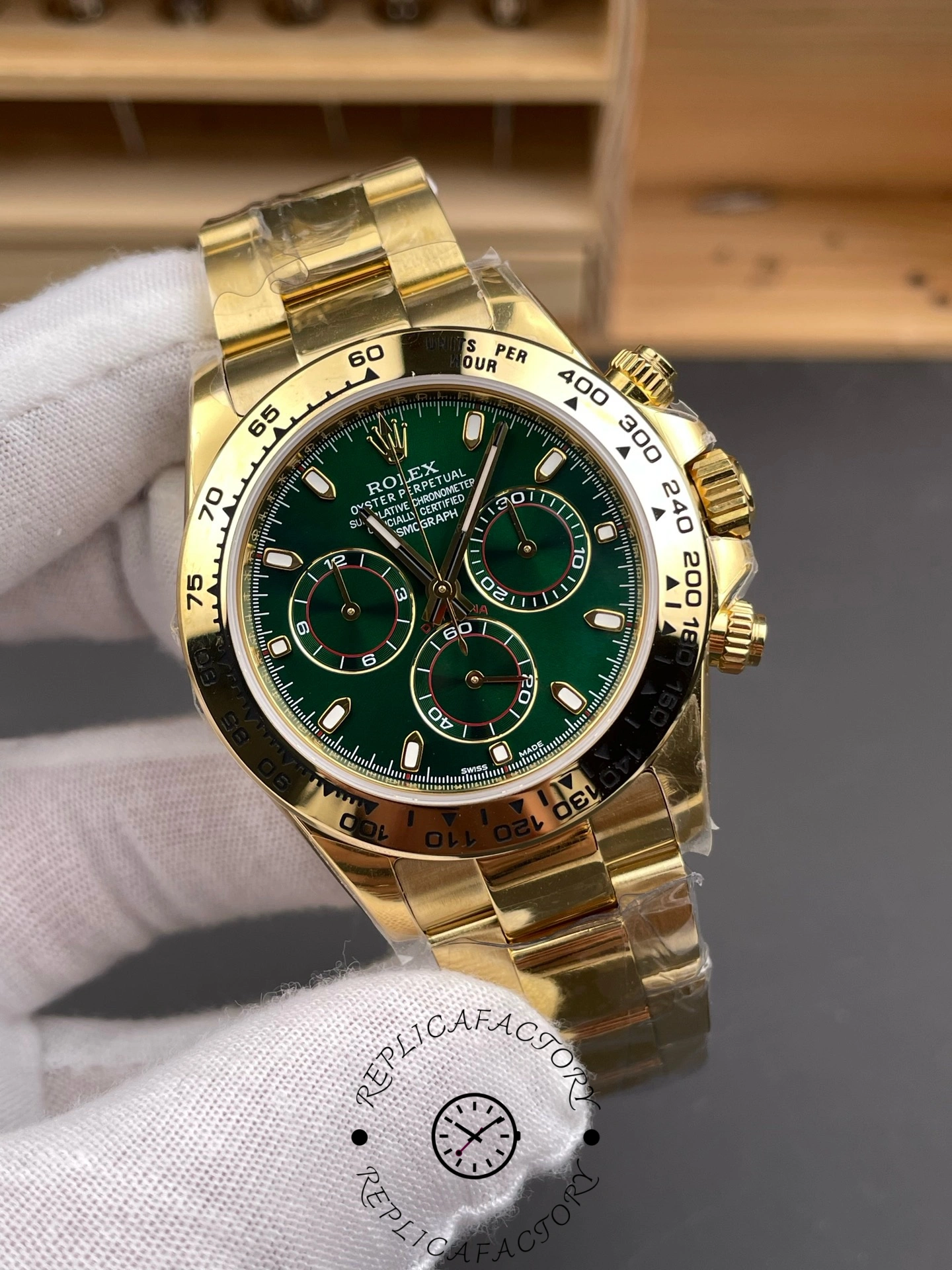 Rolex Daytona 116508 Yellow Gold Green Index Dial 40MM Mens Replica Watch - QualitySwissReplica