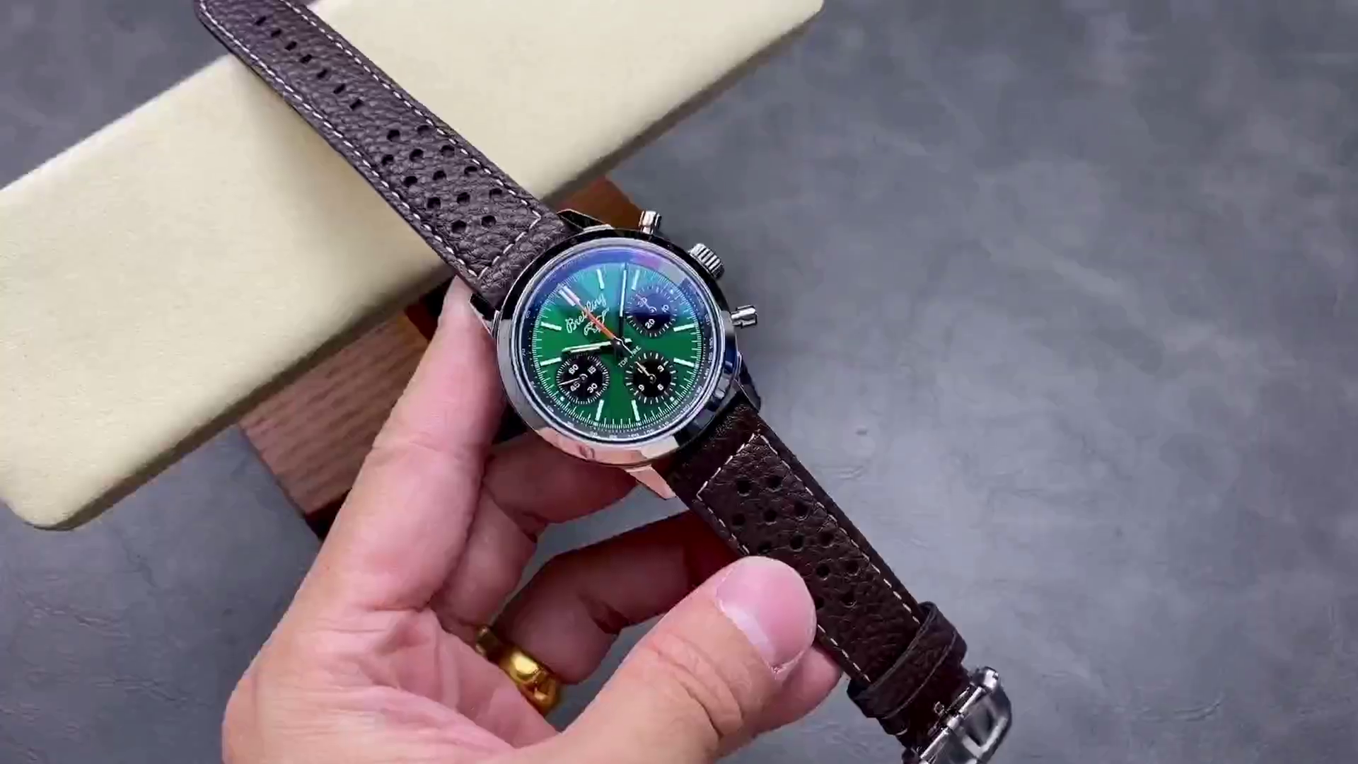 Breitling Top Time B01 Ford Mustang Automatic AB01762A1L1X1 Replica 41mm Green Dial - QualitySwissReplica