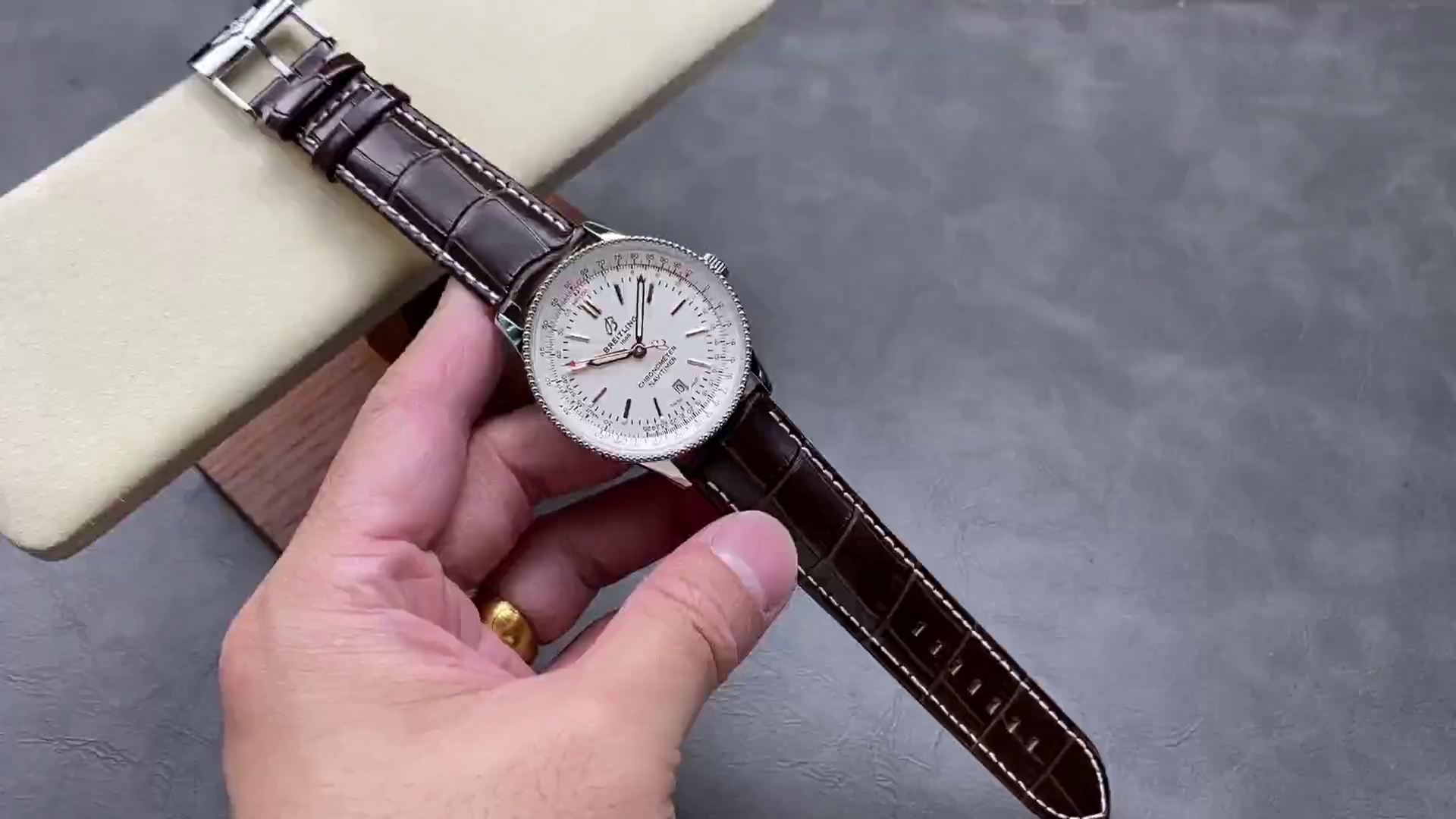 Breitling Navitimer 41 A17326211G1P1 Replica Chronometer Alligator Strap Men's Watch - QualitySwissReplica