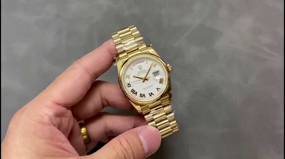 Rolex Day-Date 118208 Yellow Gold White Dial Roman Numeral 36mm Unisex Replica Watch - QualitySwissReplica