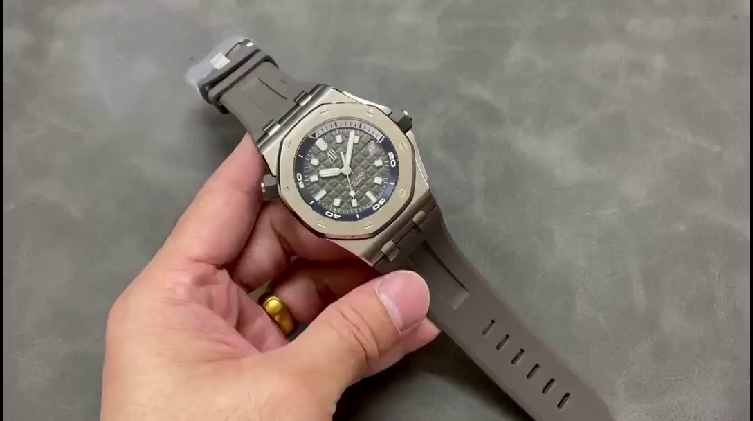 Replica AP Royal Oak Offshore Grey 42mm 15720ST.OO.A009CA.01 Diver Watch - QualitySwissReplica