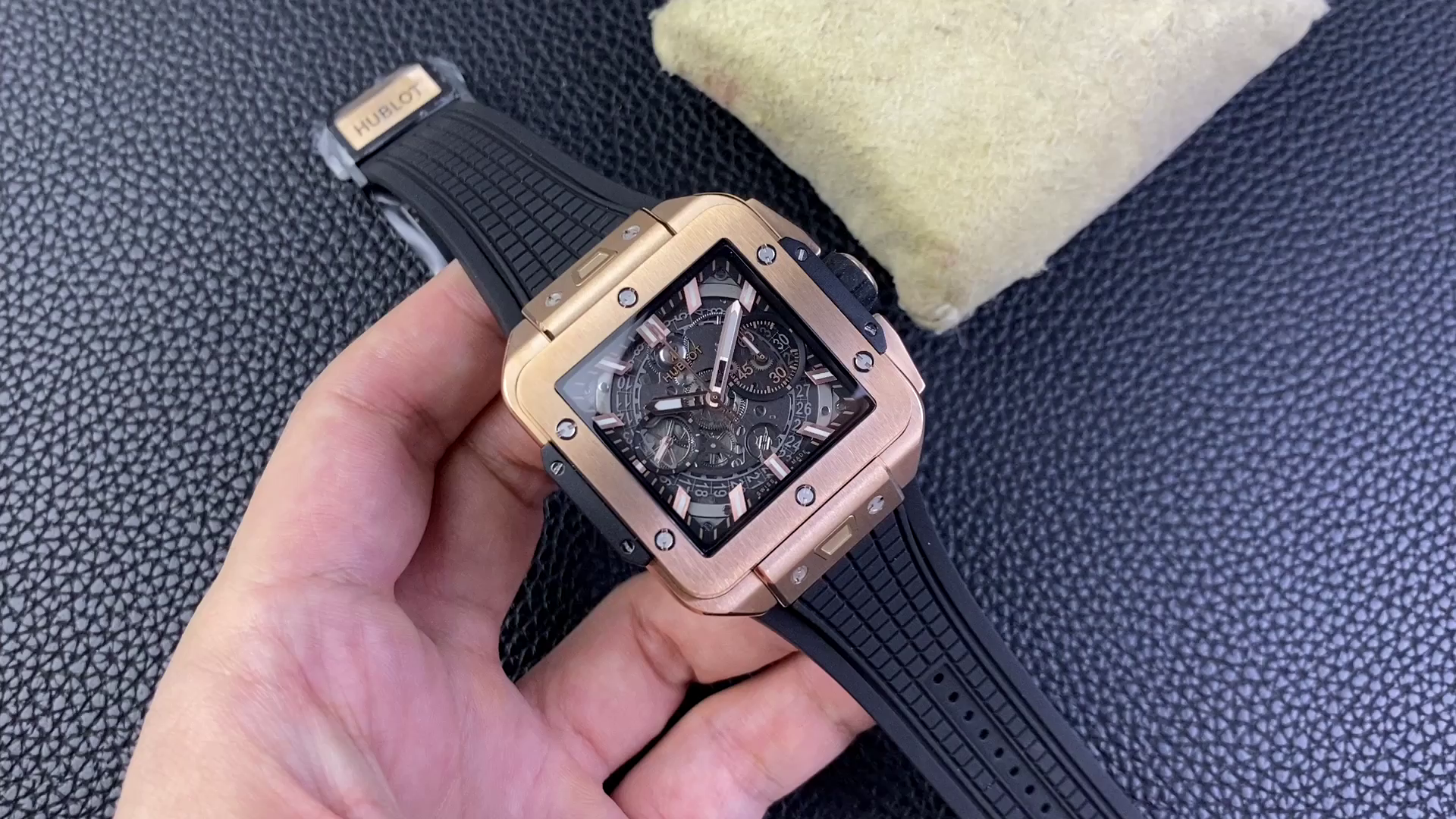 Hublot Square Bang 821.OM.0180.RX 44 mm - QualitySwissReplica
