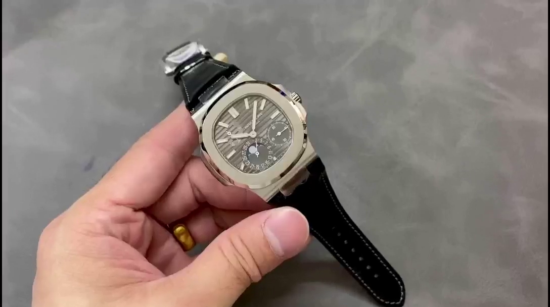 Replica Patek Philippe Nautilus 5712G 001 40mm Mens Watch - QualitySwissReplica