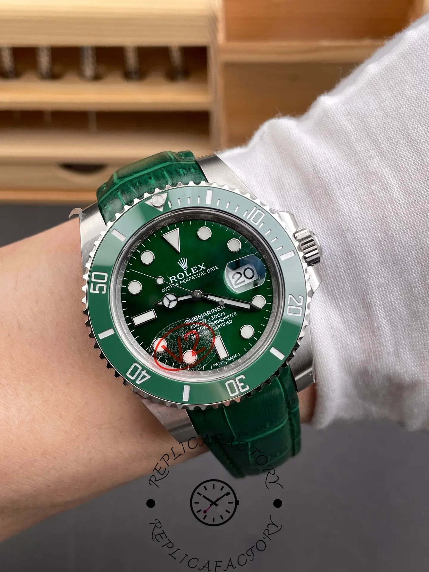 Rolex Submariner 116610LV 1:1 Clone Green Dial Leather Strap - QualitySwissReplica