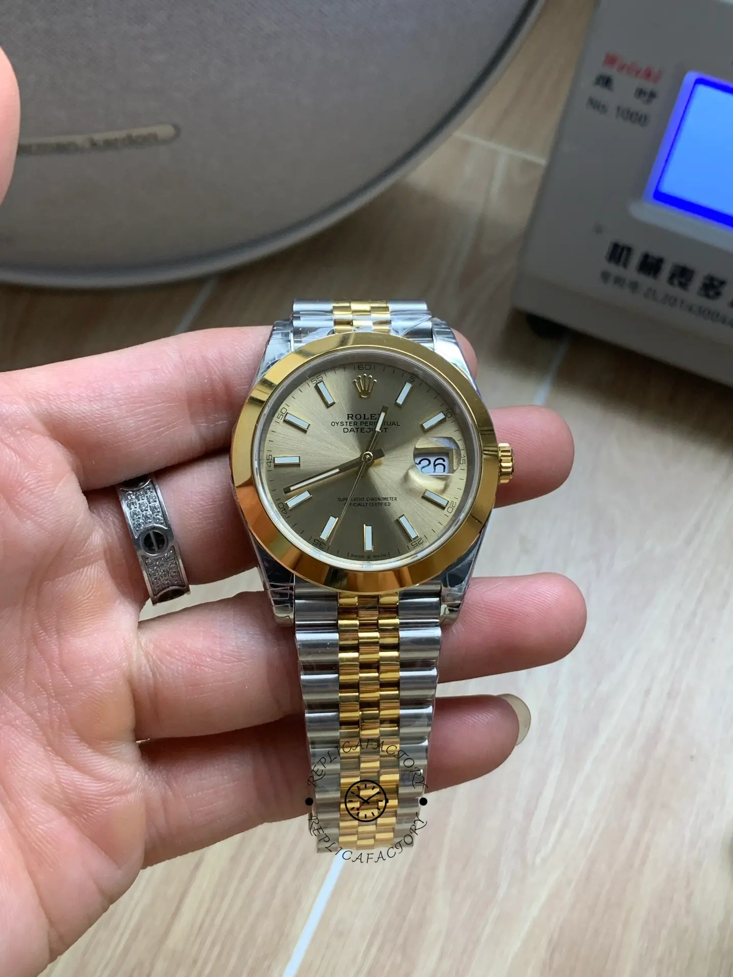 1:1 Clone Rolex Datejust 41 Smooth Bezel 126303-0010 Champagne Dial Automatic - QualitySwissReplica