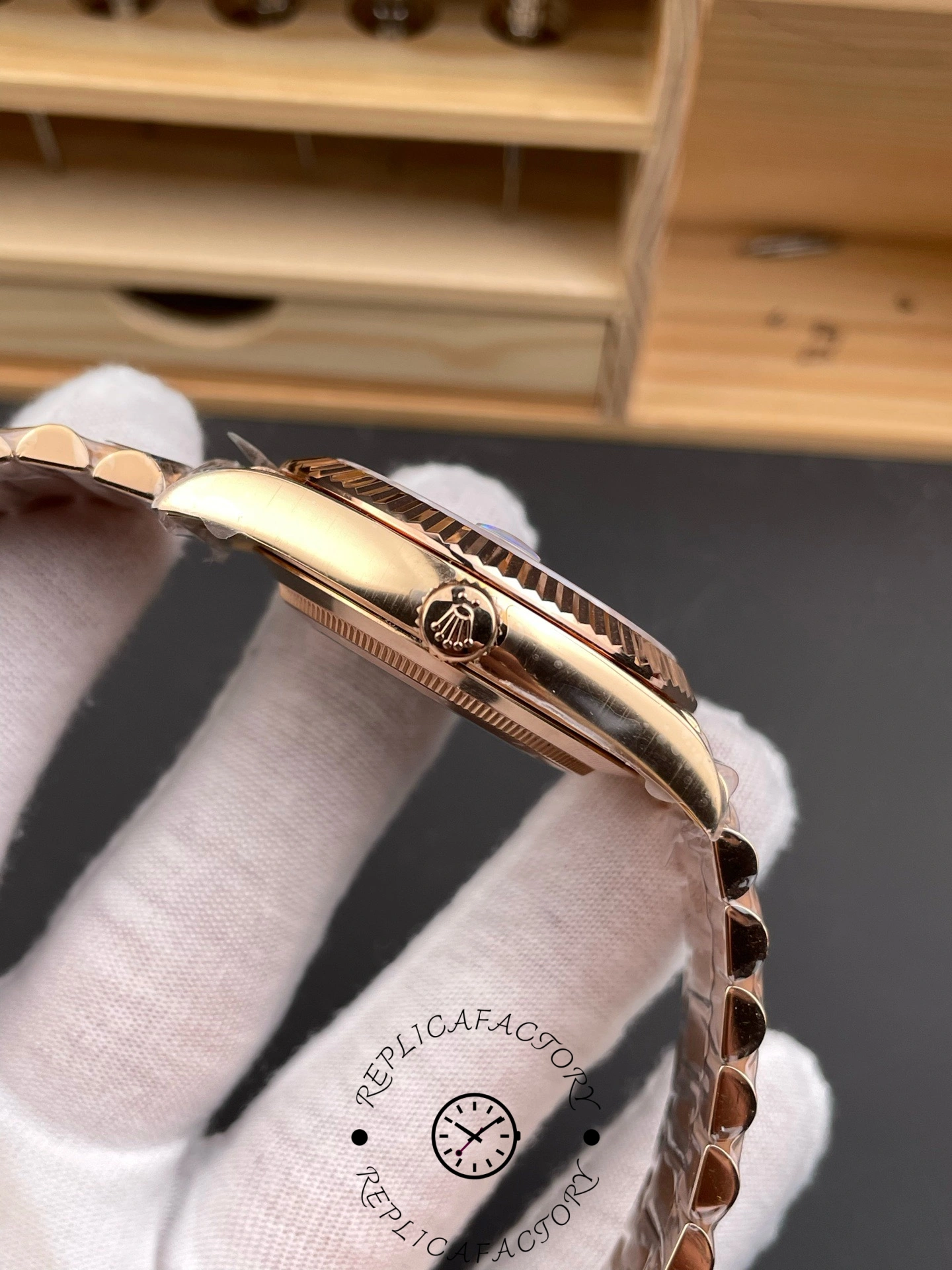 Rolex Day Date in 18 ct Everose Gold M228235 0055 40mm - QualitySwissReplica