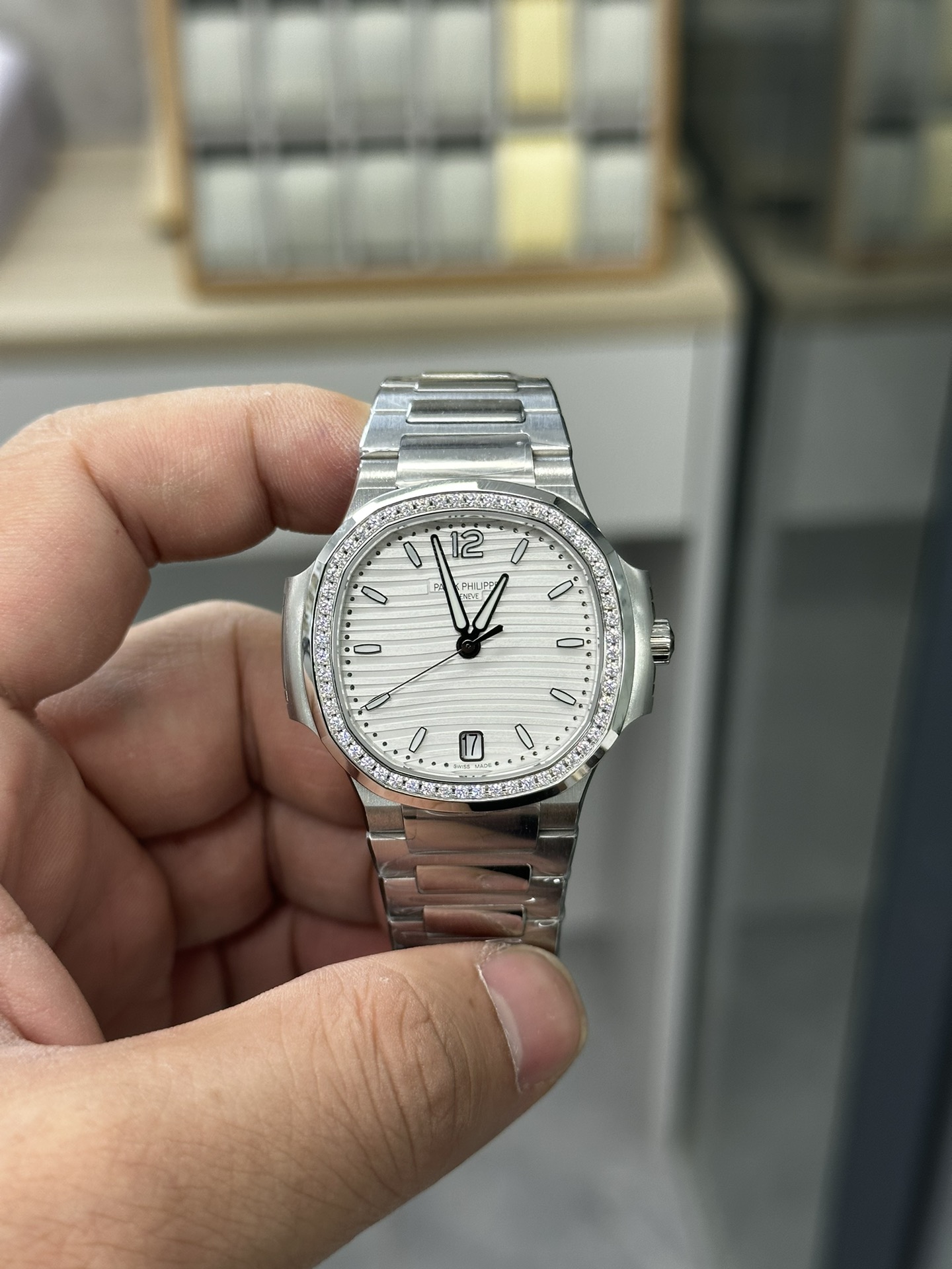 Patek Philippe Nautilus Automatic Diamond White Dial 7118 1200A 010 - QualitySwissReplica