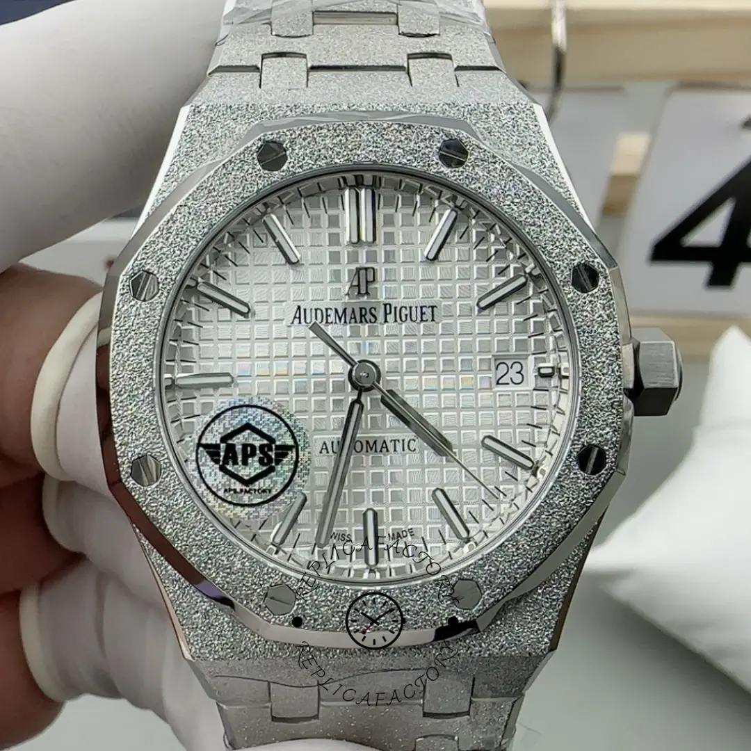 AP Royal Oak 41 Frosted White Gold Replica 15410BC.GG.1224BC.01 Silver Dial - QualitySwissReplica