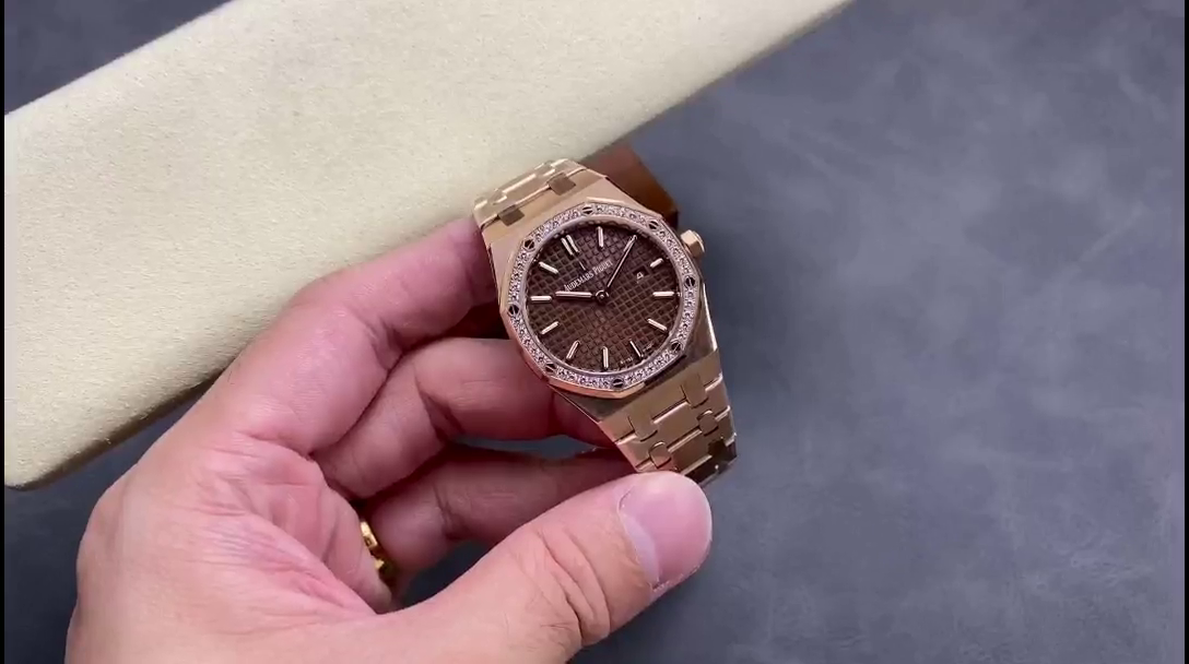 AP Royal Oak 67651OR.ZZ.1261OR.01 Brown Dial 1:1 Clone Quartz Diamond-Set - QualitySwissReplica