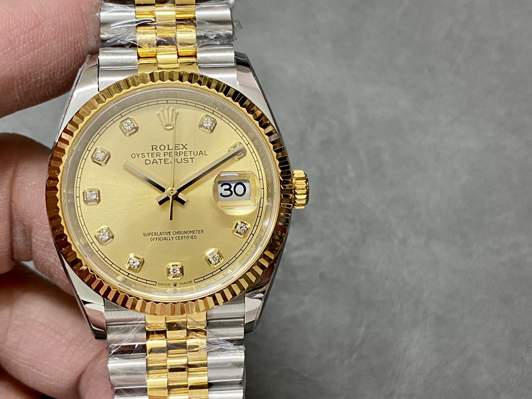 Rolex Datejust 126233 Champagne Diamond Dial Fluted Bezel 36MM Unisex Replica Watch - QualitySwissReplica