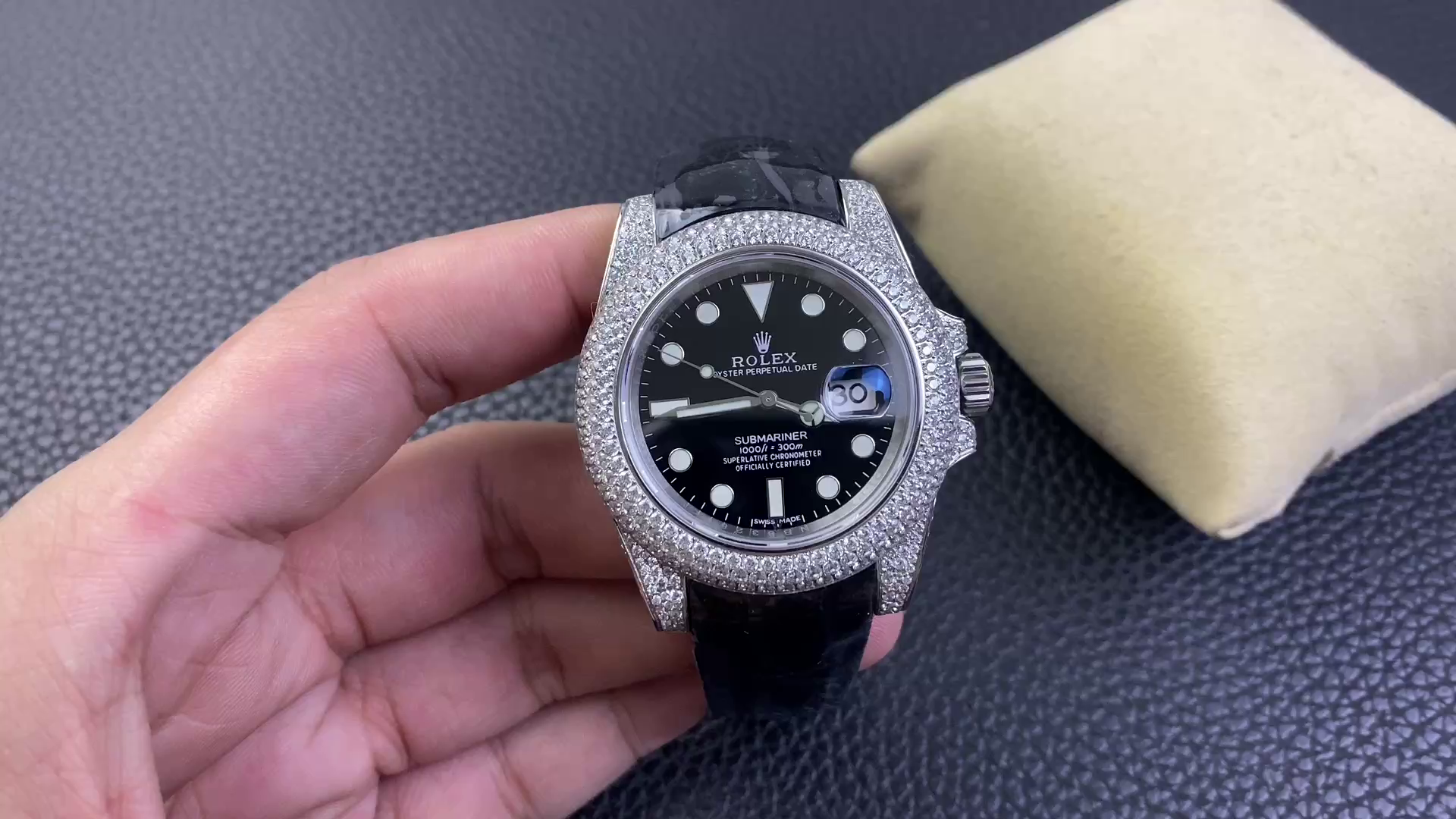 Rolex Submariner Diamond Case Black Dial 116610 40MM Men's Watch - QualitySwissReplica