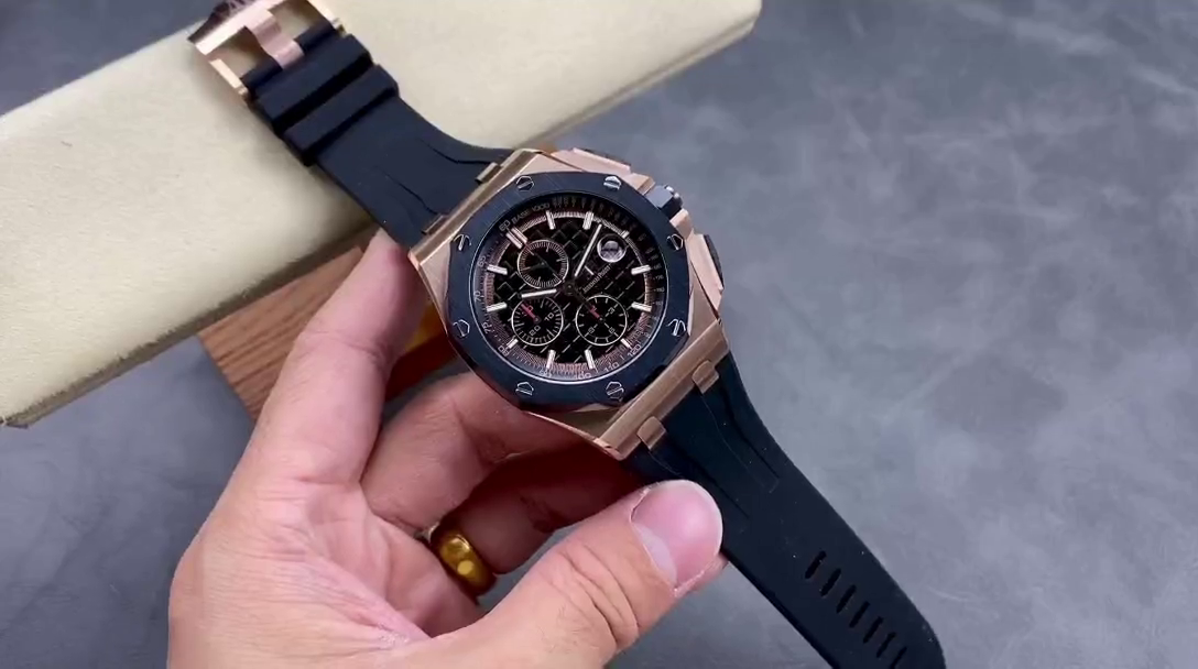 AP Royal Oak Offshore Replica 42 Ceramic 26401RO.OO.A002CA.02 Black Rubber - QualitySwissReplica