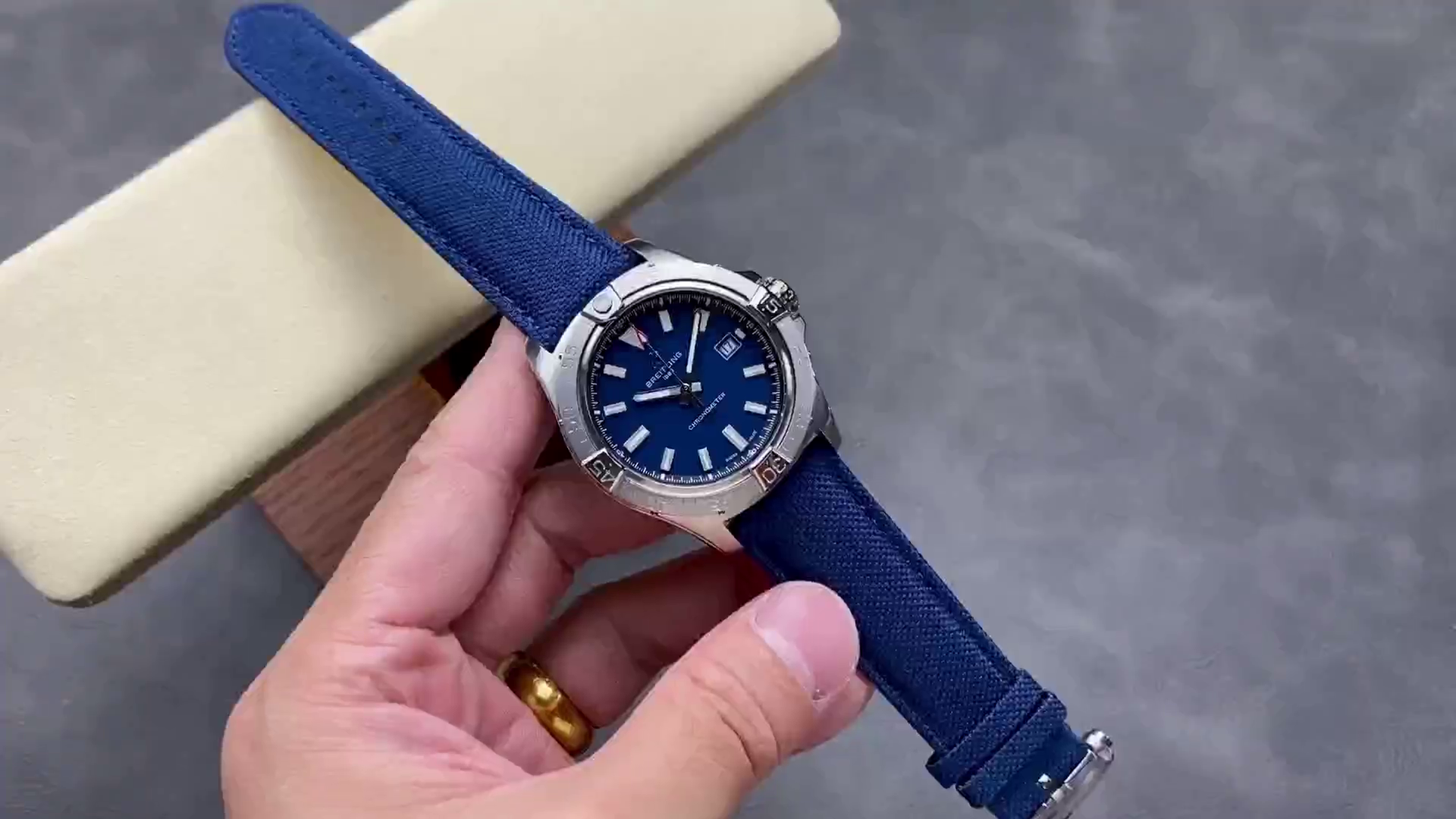 Breitling Avenger Automatic 42mm A17328101C1X1 Replica - QualitySwissReplica