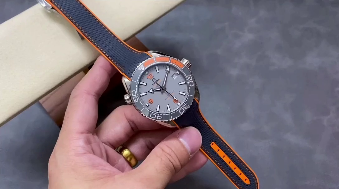 Omega Seamaster Planet Ocean 600M 215.92.44.21.99.001 1:1 Clone Rubber Strap - QualitySwissReplica