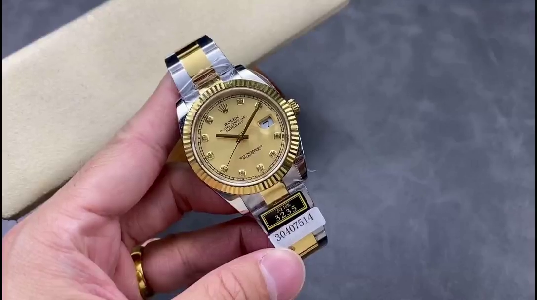Rolex Datejust 36MM 126233 0018 Champagne Diamond Dial Unisex Replica Watch - QualitySwissReplica